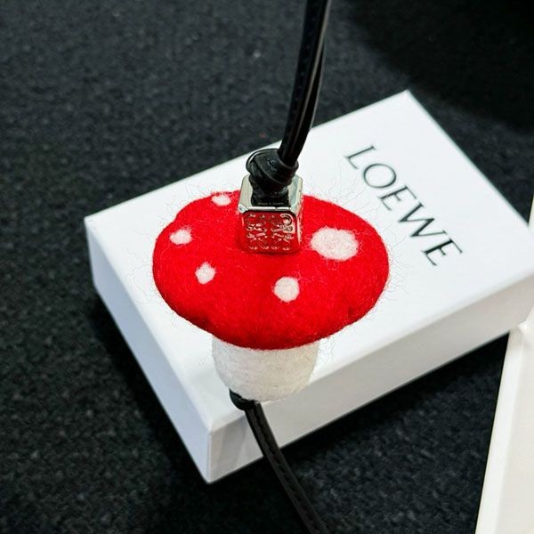 【使い勝手抜群】ロエベ カーフスキン バッグチャーム N級品 lob16210